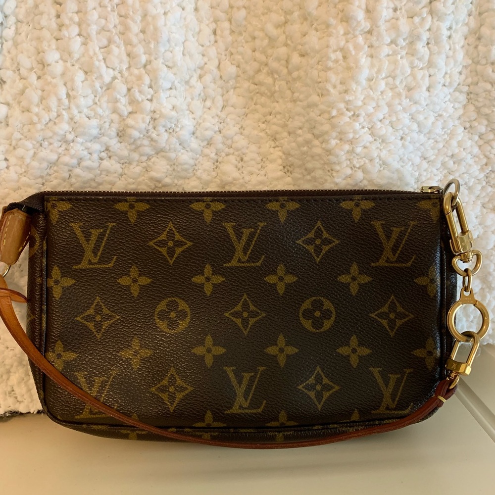 Authentic Louis Vuitton pochette.